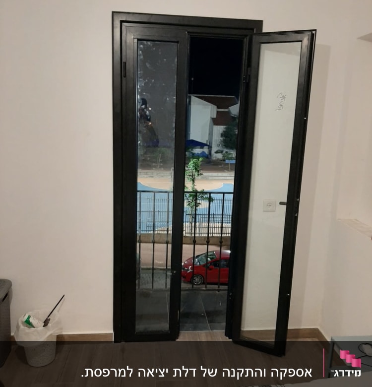 דלת אלומיניום